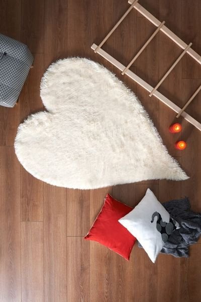 Halımax Tavşan Tüyü Kalp Kaymaz Tabanlı Beyaz Post Peluş Halı Yumuşak, Kaymaz, Şık Dekoratif Peluş Halı Antre Yatak Odası Çocuk Odası Halısı