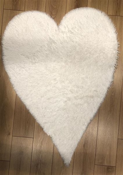 Halımax Tavşan Tüyü Kalp Kaymaz Tabanlı Beyaz Post Peluş Halı Yumuşak, Kaymaz, Şık Dekoratif Peluş Halı Antre Yatak Odası Çocuk Odası Halısı