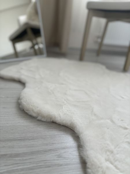 Tavşan Tüyü Kaymaz Tabanlı Krem Dikdörtgen Dekoratif Post Peluş Halı Yatak Odası Koridor Halısı 75x90cm