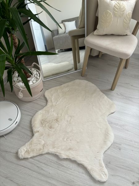 Tavşan Tüyü Kaymaz Tabanlı Krem Dikdörtgen Dekoratif Post Peluş Halı Yatak Odası Koridor Halısı 75x90cm
