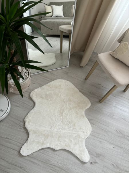 Tavşan Tüyü Kaymaz Tabanlı Beyaz Dikdörtgen Dekoratif Post Peluş Halı Yatak Odası Koridor Halısı 75x90cm