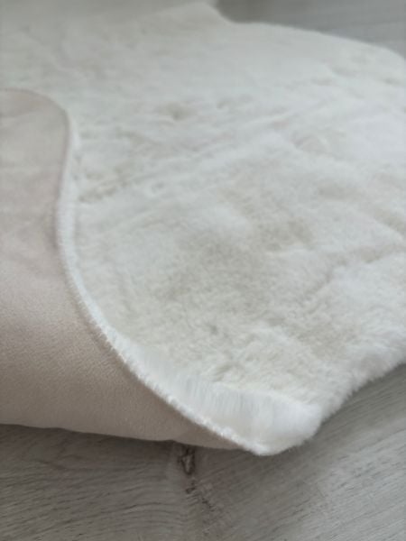 %100 İthal Tavşan Tüyü Post Peluş Beyaz Halı 75x90cm