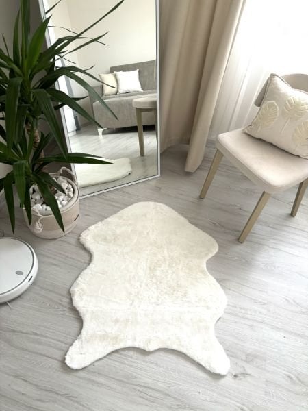 Tavşan Tüyü Kaymaz Tabanlı Beyaz Dikdörtgen Dekoratif Post Peluş Halı Yatak Odası Koridor Halısı 75x90cm