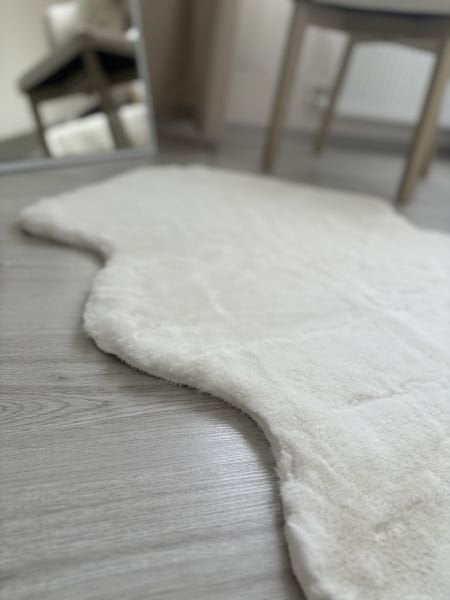 %100 İthal Tavşan Tüyü Post Peluş Beyaz Halı 75x90cm