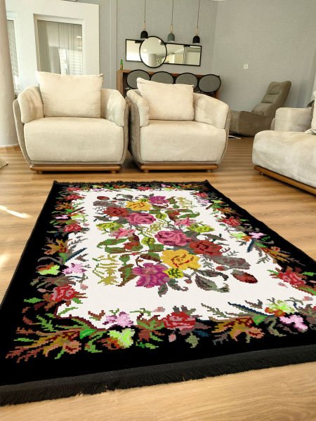 Drom Kaymaz Tabanlı Yıkanabilir Siyah Karabağ Çiçekli Klasik Halı