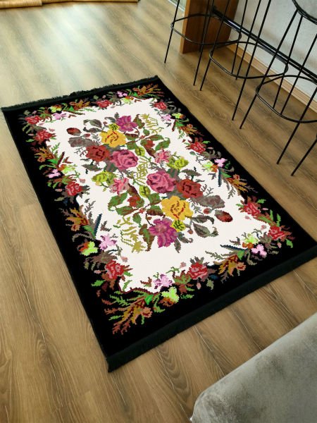 Drom Kaymaz Tabanlı Yıkanabilir Siyah Karabağ Çiçekli Klasik Halı