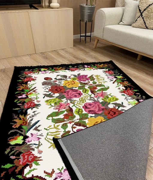 Drom Kaymaz Tabanlı Yıkanabilir Siyah Karabağ Çiçekli Klasik Halı