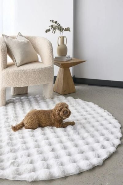 Ekstra Yumuşak Dokulu Beyaz Bubble Tavşan Tüyü Darcio Yuvarlak Post Peluş Halı