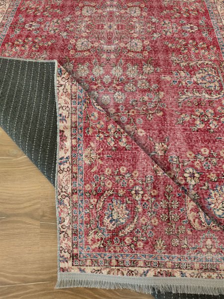 Drom Kaymaz Tabanlı Yıkanabilir Eskitme Kırmızı Etnik Halı