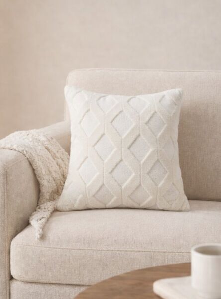 Dream Peluş Kabartmalı Dekoratif Kırlent Kılıfı Krem 43x43cm Yıkanabilir Tasarım Polyester Jakarlı Welsoft Kılıf