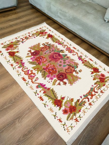 Drom Kaymaz Tabanlı Yıkanabilir Beyaz Karabağ Çiçekli Klasik Halı