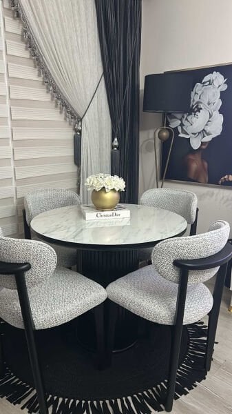 Milda 41 Siyah Püsküllü Jüt Hasırlı El Örgüsü Çift Taraflı Kilim Yuvarlak Jüt Halı 140x140