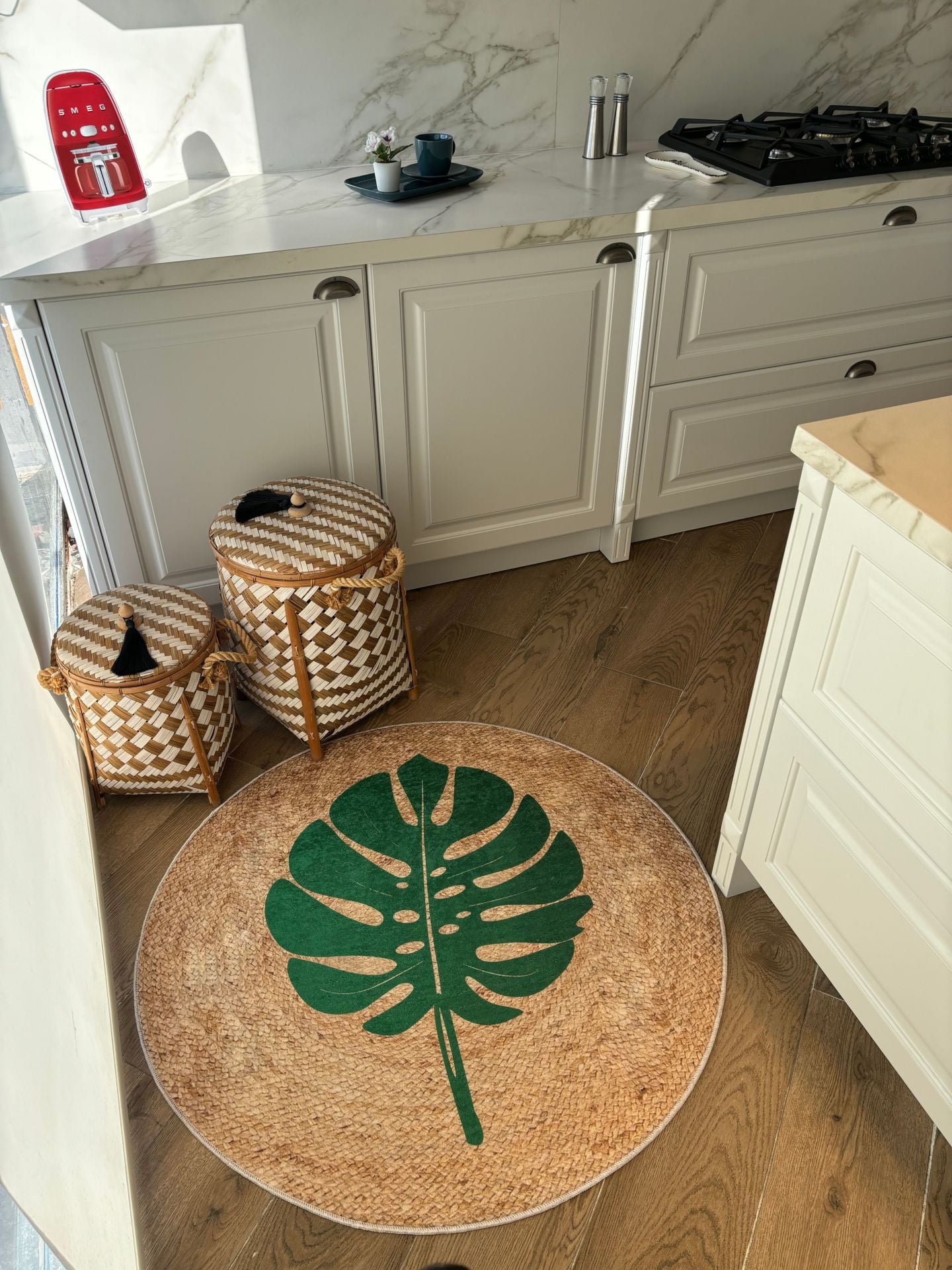 Yuvarlak Hasır Jüt Görünümlü Yaprak Desenli Kaymaz Taban Yıkanabilir Kilim