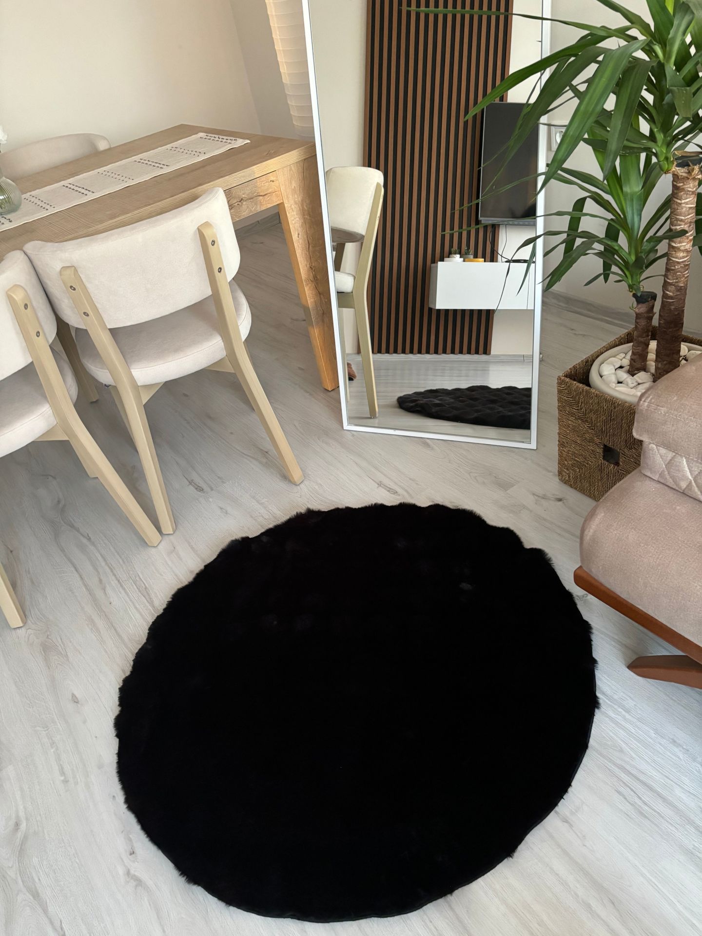 Ekstra Yumuşak Dokulu Siyah Bubble Tavşan Tüyü Darcio Yuvarlak Post Peluş Halı