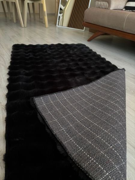 Ekstra Yumuşak Dokulu Siyah Bubble Tavşan Tüyü Darcio Dikdörtgen Post Peluş Halı